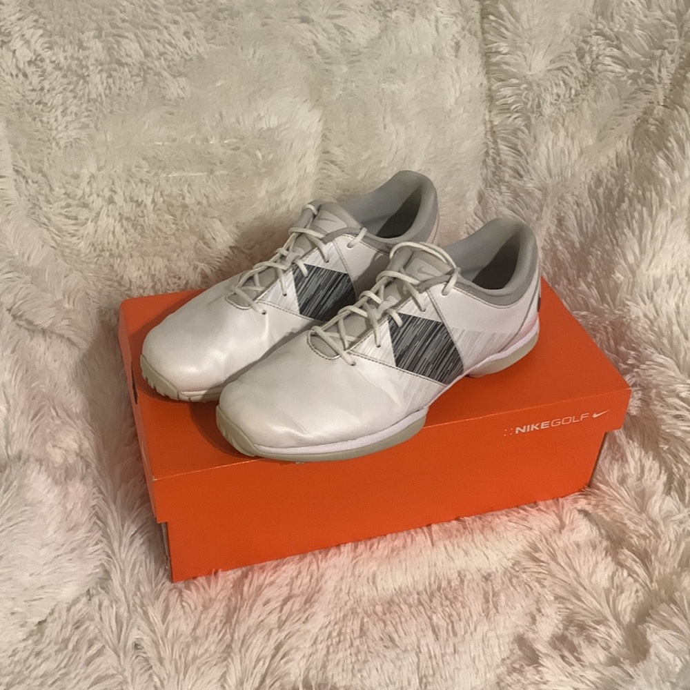 Womens Nike Delight Golf Shoes. Sz 10W. White/black/platinum. Worn twice.